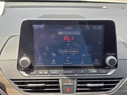 Used 2025 Nissan Altima 2.5 SV FWD image 15