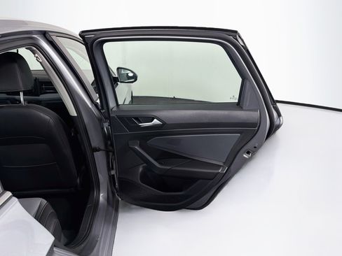 Used 2025 Volkswagen Jetta SE FWD image 31