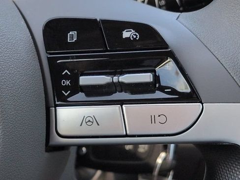 Certified 2025 Hyundai Elantra SE FWD image 23