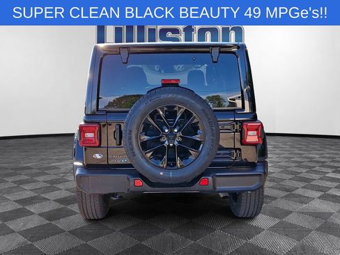 Used 2025 Jeep Wrangler Unlimited Sahara AWD/4WD image 5