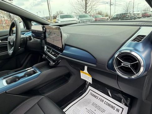 New 2026 Chevrolet Equinox EV LT image 40