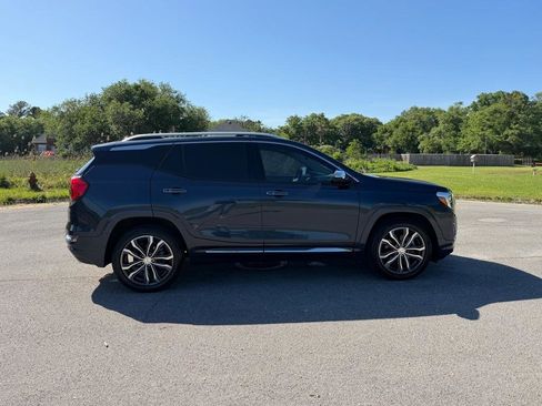 Used 2019 GMC Terrain Denali w/ Advanced Safety Package image 6