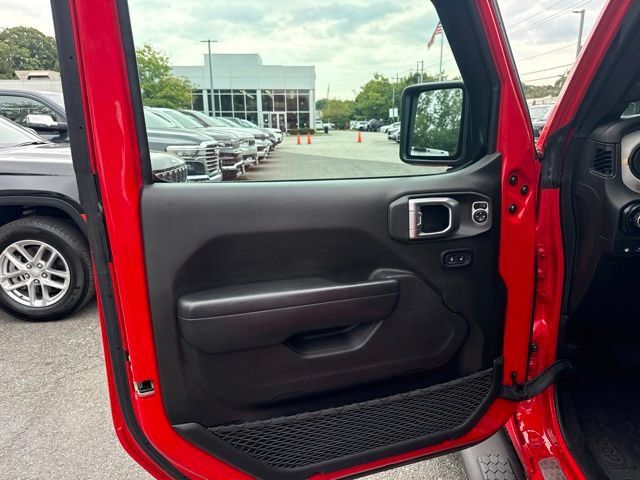 Used 2024 Jeep Wrangler Unlimited w/ Convenience Group AWD/4WD image 28