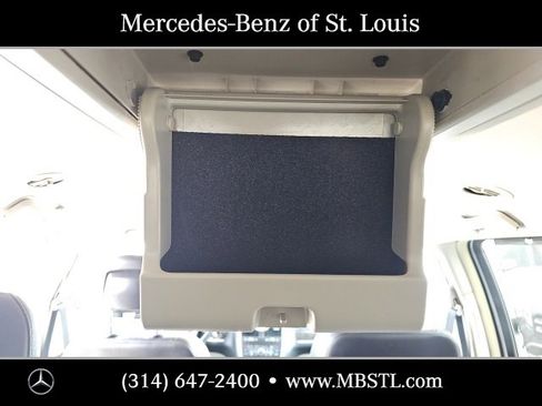 Used 2016 Chrysler Town & Country Touring-L w/ Driver Convenience Group image 12