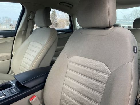 Used 2019 Ford Fusion SE image 12