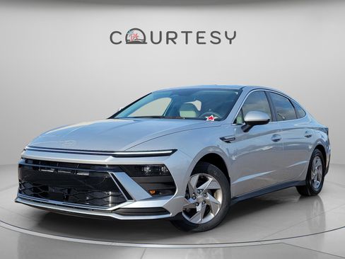 Used 2025 Hyundai Sonata SE image 1
