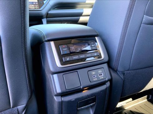 Used 2023 Subaru Ascent Onyx Edition Limited AWD/4WD image 35