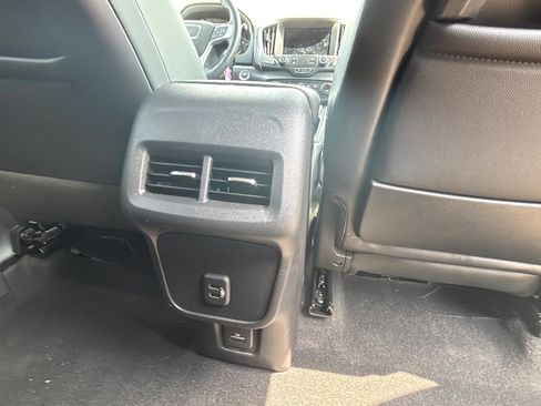 Used 2022 GMC Terrain SLT image 19