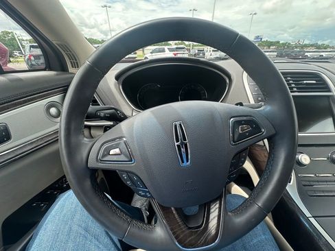 Used 2016 Lincoln MKX Reserve w/ Luxury Package AWD/4WD image 9