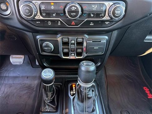 Used 2021 Jeep Wrangler Unlimited Sahara image 25