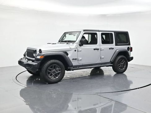 Used 2024 Jeep Wrangler Unlimited Rubicon AWD/4WD image 6