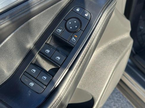 Used 2025 Nissan Rogue SV image 15