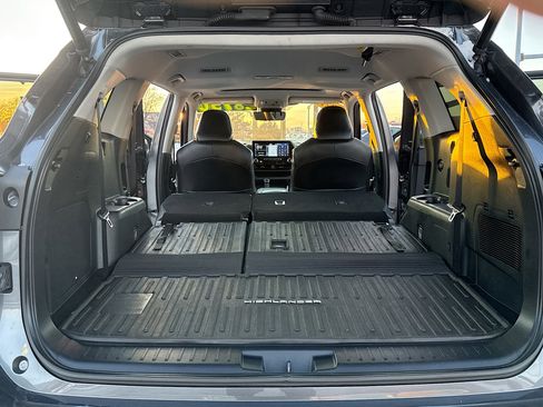 Used 2021 Toyota Highlander Limited image 7