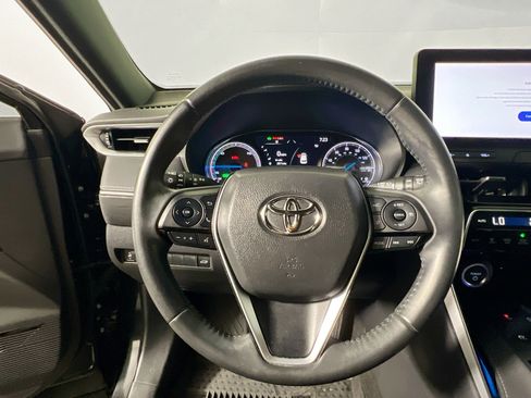 Used 2023 Toyota Venza Nightshade AWD/4WD image 17