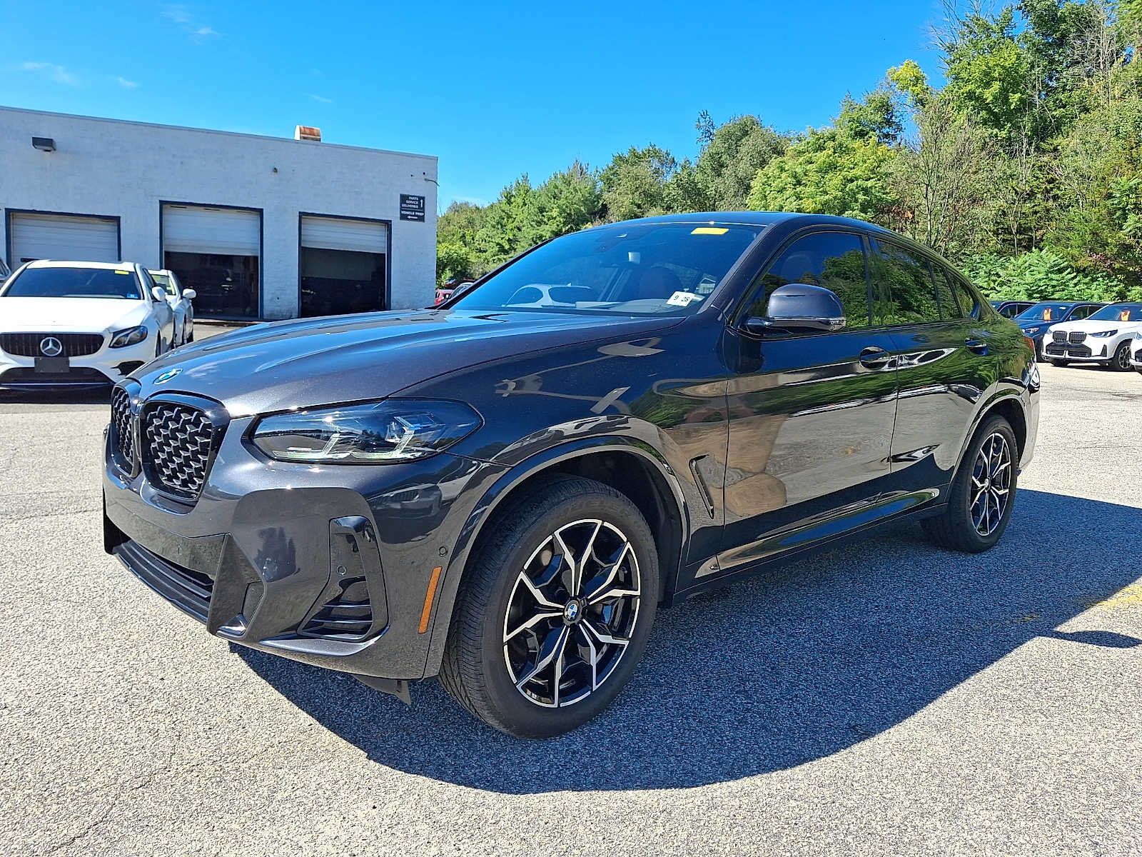 Used 2024 BMW X4 xDrive30i w/ Premium Package AWD/4WD image 3