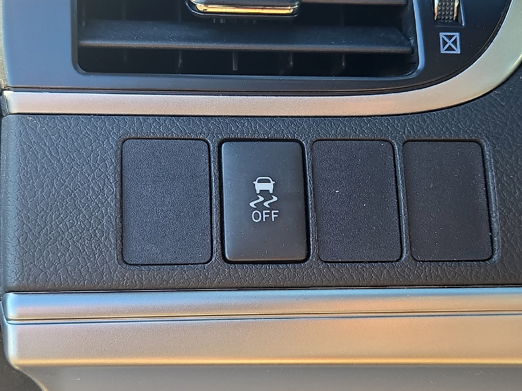 Used 2012 Toyota Camry LE FWD image 26