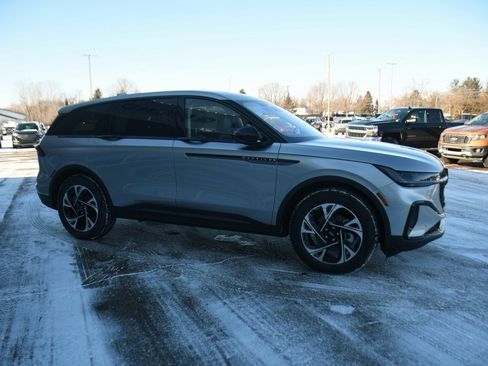 Used 2026 Lincoln Nautilus Premier w/ Equipment Group 102A image 8