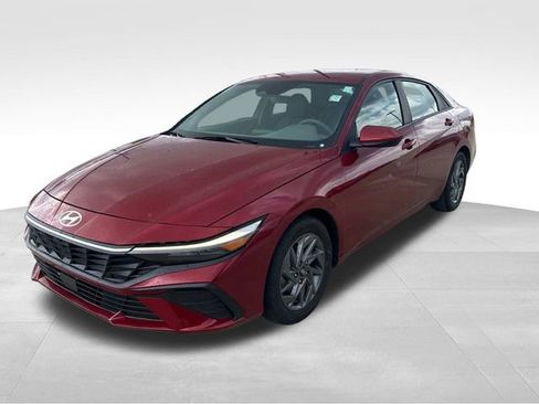 Used 2024 Hyundai Elantra SEL image 3