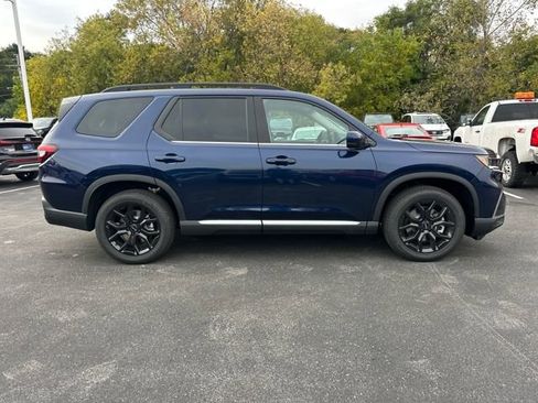 New 2025 Honda Pilot Touring image 6