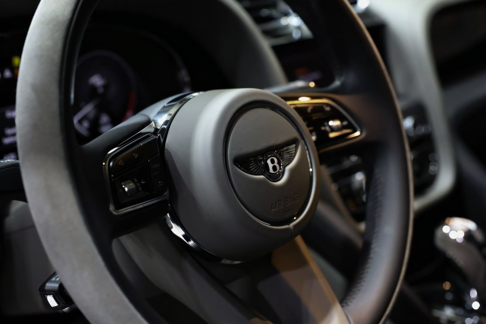 Used 2022 Bentley Bentayga AWD/4WD image 43