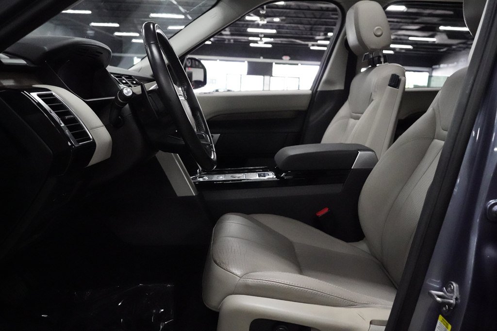 Used 2018 Land Rover Discovery HSE AWD/4WD image 11
