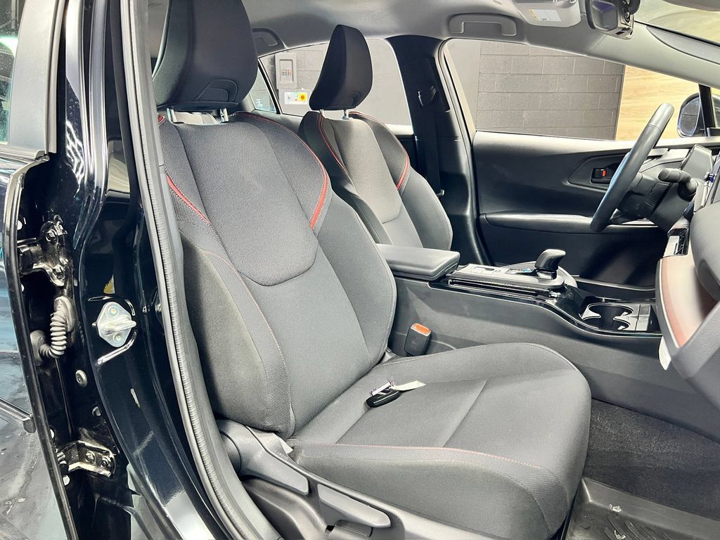 Used 2025 Toyota Prius Plug-In Hybrid FWD image 8