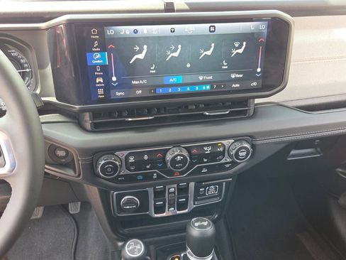 Used 2025 Jeep Wrangler Unlimited Sahara AWD/4WD image 17