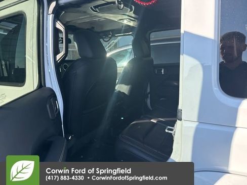 Used 2019 Jeep Wrangler Unlimited Sahara w/ Cold Weather Group image 7