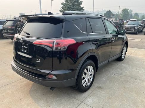 Used 2018 Toyota RAV4 LE AWD/4WD image 6