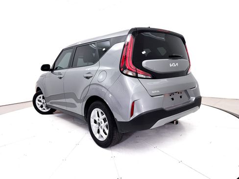 Certified 2025 Kia Soul LX w/ LX Technology Package FWD image 2