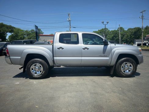 Used 2014 Toyota Tacoma 4x4 Double Cab w/ SR5 Package image 8