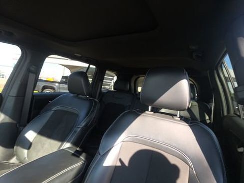 Used 2023 Jeep Grand Cherokee Altitude RWD image 14