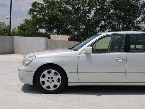 Used 2001 Lexus LS 430 RWD image 22