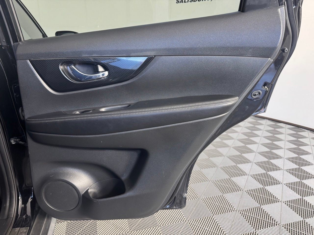 Used 2017 Nissan Rogue SL FWD image 27