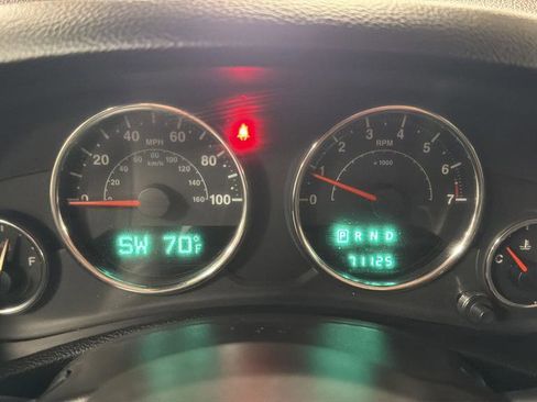 Used 2014 Jeep Wrangler Unlimited Sahara w/ Connectivity Group AWD/4WD image 21
