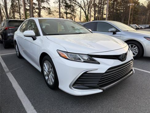 Used 2024 Toyota Camry LE image 4