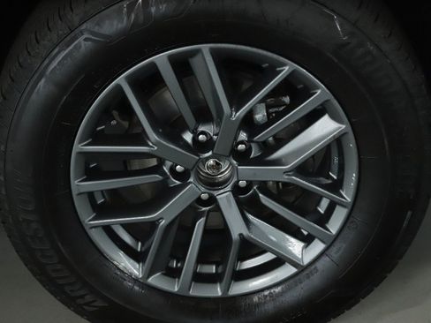 Used 2024 Nissan Rogue S image 10