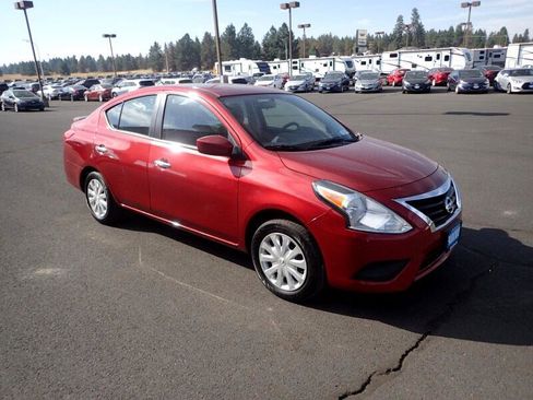 Used 2019 Nissan Versa SV image 7