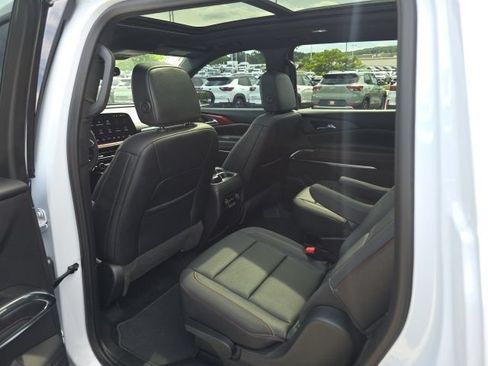 Used 2026 Chevrolet Traverse Z71 w/ LPO, Illumination Package AWD/4WD image 31