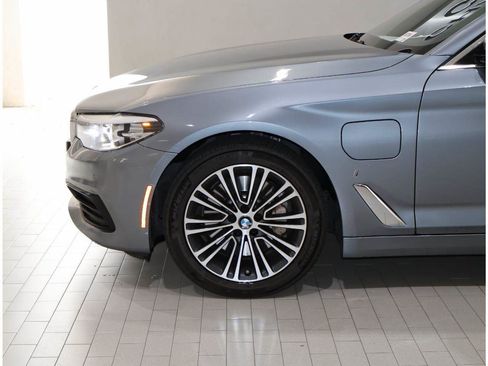 Used 2019 BMW 530e w/ Convenience Package RWD image 4