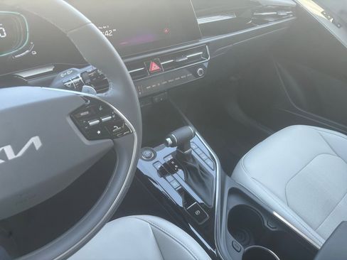 New 2026 Kia Niro EX FWD image 28