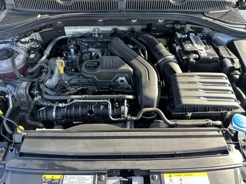 Used 2022 Volkswagen Jetta SE w/ Panoramic Sunroof Package image 11