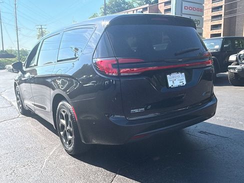 Certified 2023 Chrysler Pacifica Touring-L w/ S Appearance Package FWD image 10
