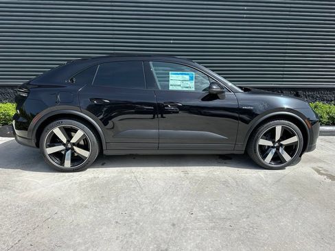 Used 2026 Porsche Macan 4 Electric AWD/4WD image 11