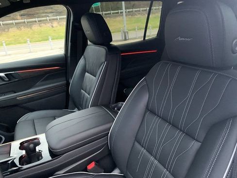 Used 2026 Buick Enclave Avenir w/ Super Cruise Package image 6