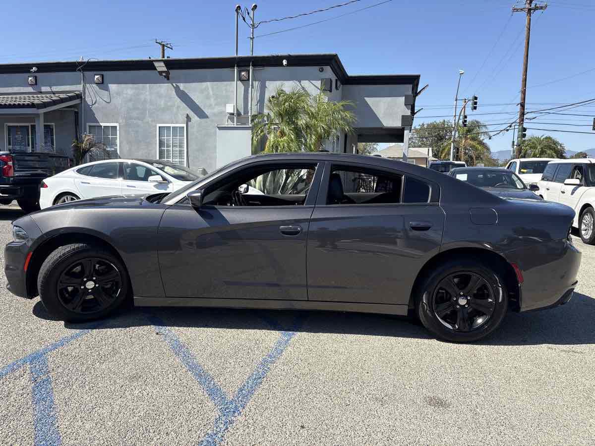Used 2020 Dodge Charger SXT w/ Leather Interior Group RWD image 4