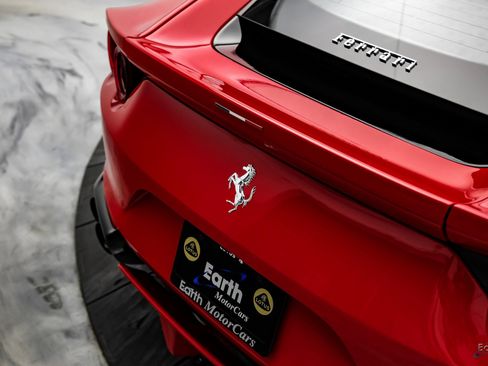 Used 2018 Ferrari 812 Superfast image 37