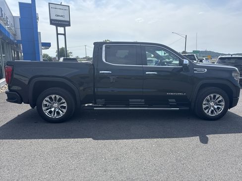 Used 2024 GMC Sierra 1500 Denali w/ Technology Package AWD/4WD image 2