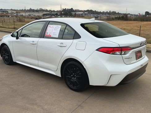 Used 2024 Toyota Corolla LE image 7
