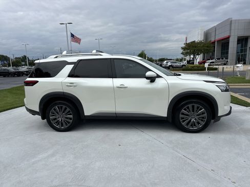 Used 2022 Nissan Pathfinder SL w/ SL Premium Package AWD/4WD image 11